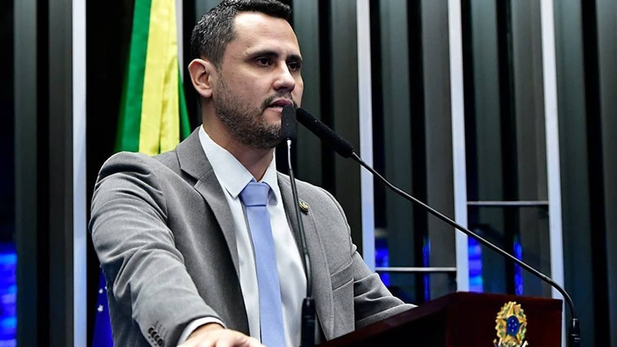 'Que saia logo do partido', diz Cleitinho sobre Eduardo Cunha