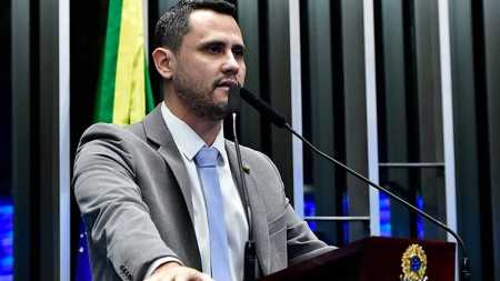 O senador Cleitinho Azevedo