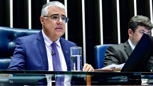 O senador Eduardo Girão, do Novo do Ceará