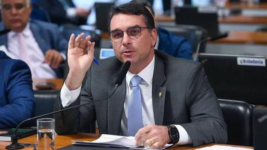 O senador Flávio Bolsonaro (PL-RJ) defendeu a decisão do ministro do STF André Mendonça