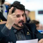 Polícia Federal faz busca e apreensão em endereços do senador Marcos do Val