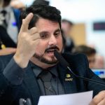 Família Bolsonaro adota silêncio e ignora ação da PF contra Marcos do Val