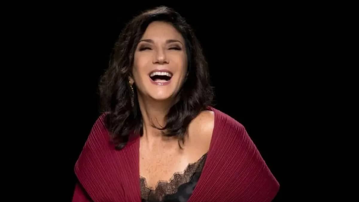 Há 45 anos, Zizi Possi estreou em disco e cantou com Chico Buarque 