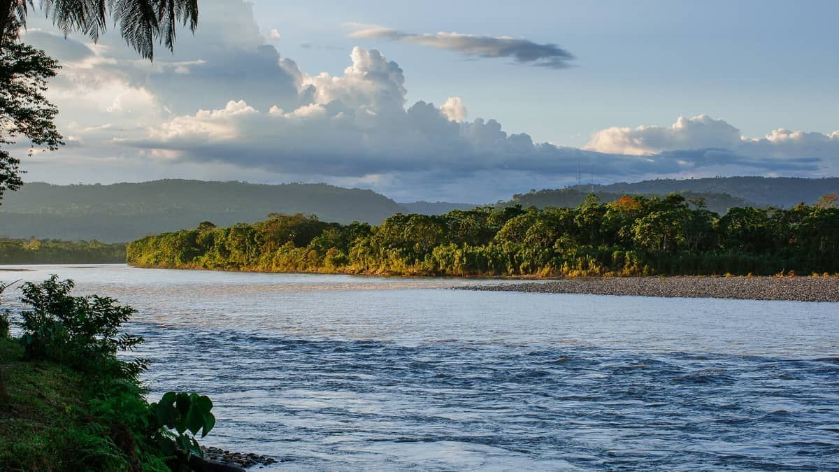 Sabotagem em oleoduto causa vazamento em rio na Amazônia equatoriana