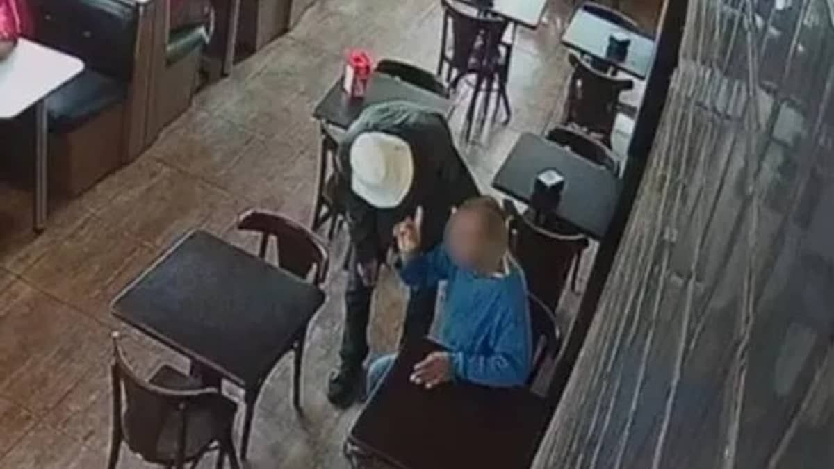 Homem abandona pai de 65 anos em padaria por estar 'cansado' de cuidar dele