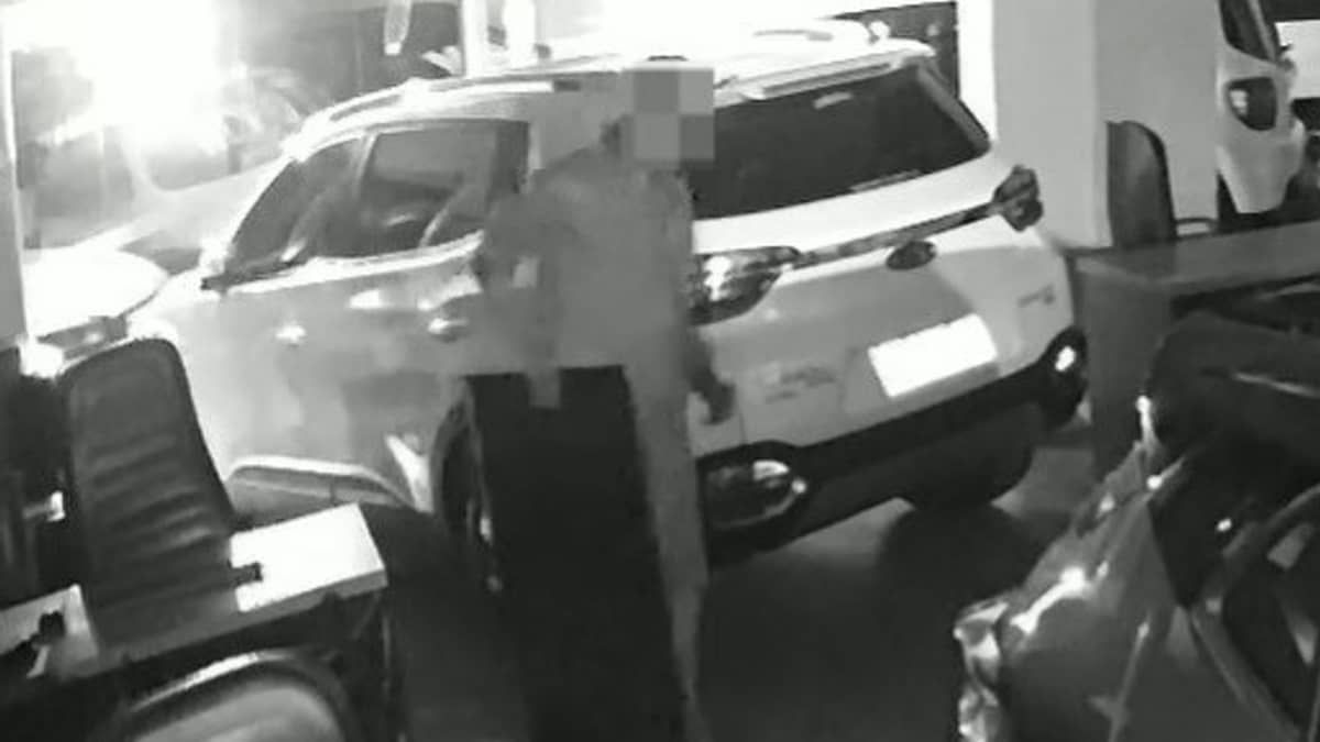 Vídeo: ladrão 'conhecido' no bairro Santo Agostinho invade loja e liga para mãe com celular furtado