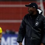 Técnico do Botafogo é direto após vitória: 'Temos um grande goleiro'