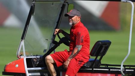O técnico Jorge Sampaoli durante atividade no Ninho do Urubu