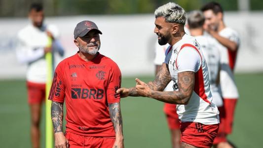 O ´técnico Jorge Sampaoli e o atacante Gabigol em atividade no Ninho do Urubu