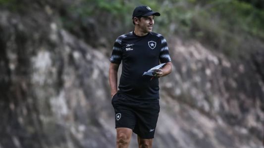 O técnico Lucio Flavio vai para a segunda partida consecutiva no comando do Botafogo