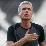 Torcida do Botafogo reage à notícia da saída de Luís Castro; veja!
