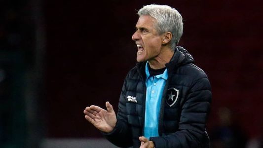 O técnico Luís Castro, do Botafogo, em Quito, no Equador