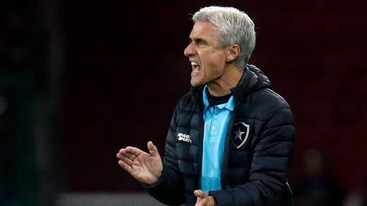 O técnico Luís Castro, do Botafogo, em Quito, no Equador
