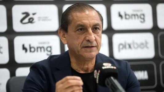 O técnico Ramón Díaz conta com a chegada de reforços no Vasco