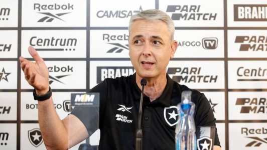 O técnico Tiago Nunes em sua primeira entrevista como técnico do Botafogo