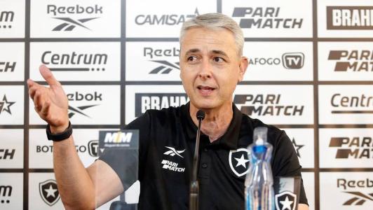 O técnico Tiago Nunes em sua primeira entrevista como técnico do Botafogo