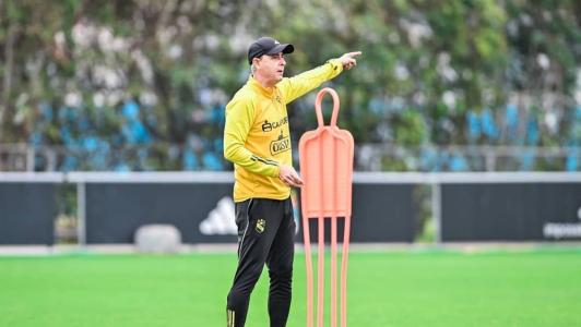 O técnico Tiago Nunes em ação pelo Sporing Cristal, do Peru