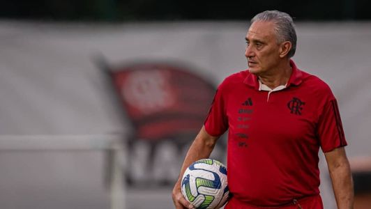 O técnico Tite durante atividade do Flamengo, no Ninho do Urubu, visando o clássico com o Vasco