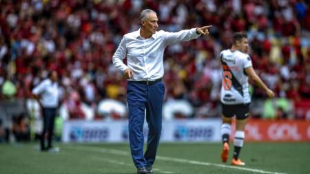 O técnico Tite, no Maracanã, durante o clássico entre Flamengo e Vasco
