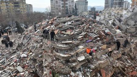 O terremoto fez quase 20 mol vítimas desde segunda-feira (6)