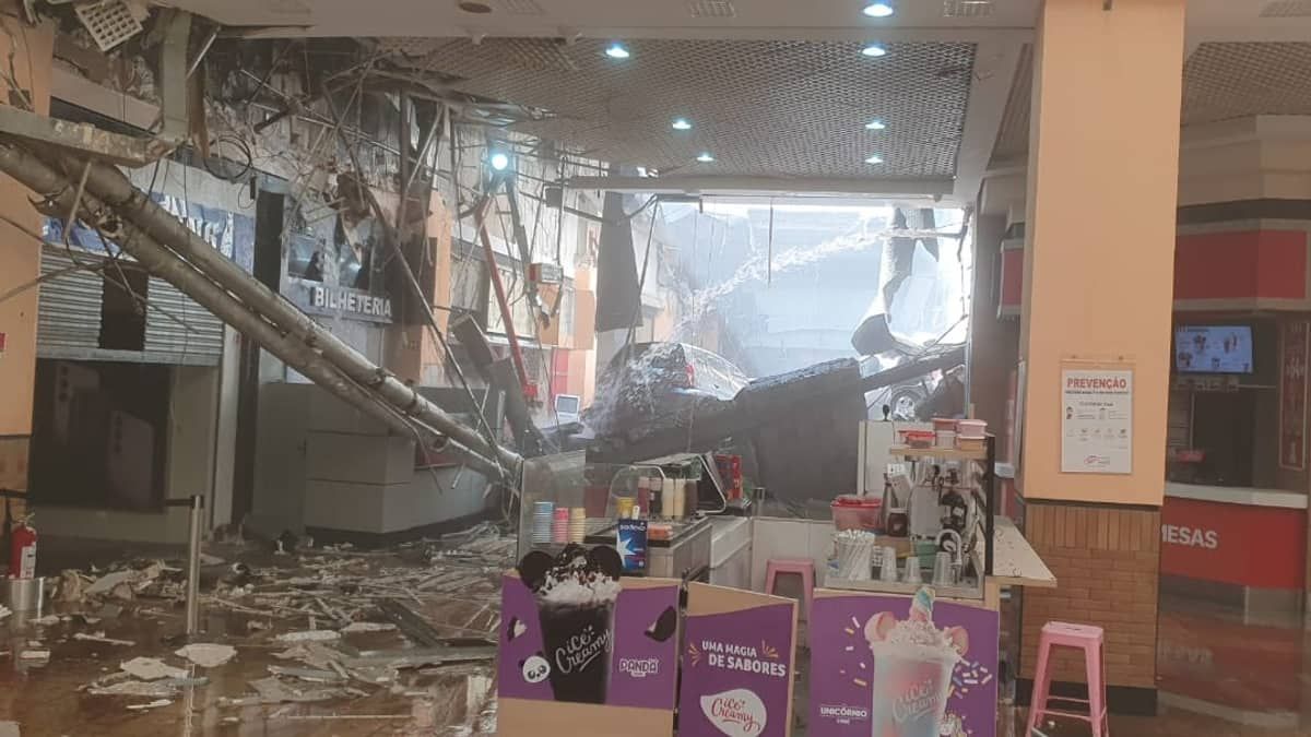 Vídeo: teto de shopping em São Paulo desmorona