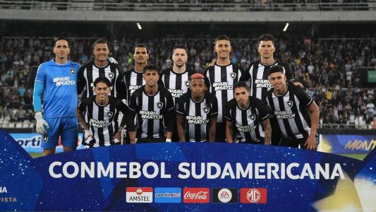 O time do Botafogo, no Nilton Santos, em partida pela Sul-Americana