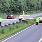 Vídeo: avião faz pouso de emergência em rodovia após pane