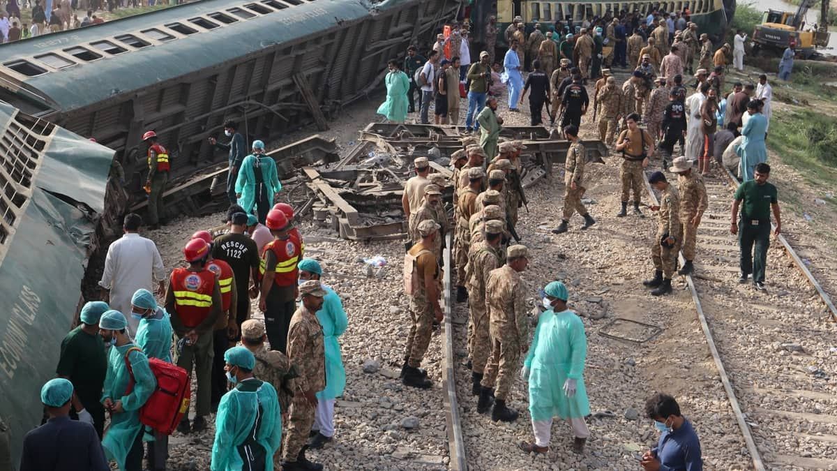 Acidente de trem deixa 28 mortos no sul do Paquistão