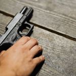 Polícia prende suspeitos de invadir casa e matar jovem de 22 anos a tiros em Minas