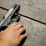 Polícia prende suspeitos de invadir casa e matar jovem de 22 anos a tiros em Minas