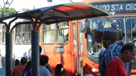 O valor da tarifa do transporte público metropolitano sofreu reajuste de, pelo menos, 9%