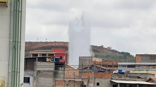 O vazamento começou na manhã desta sexta-feira (20)