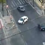 Caminhão perde os freios e atinge carro na avenida Antônio Carlos, em BH