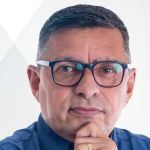 Vereador de cidade do Rio de Janeiro é morto a tiros na porta de casa