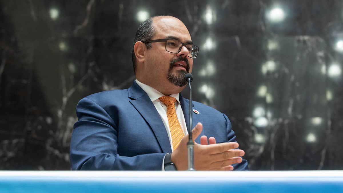 Simões não descarta reuniões com Aro e Gabriel, mas tenta afastar governo de MG de crise na Câmara de BH