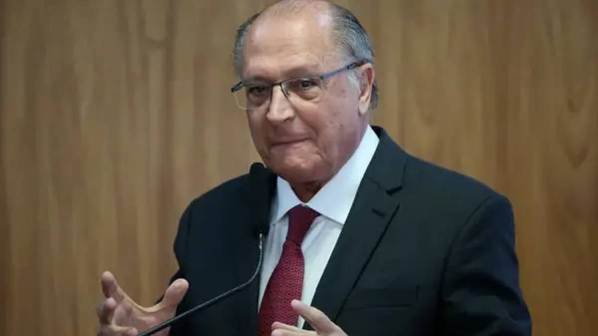 Alckmin diz que ministério é cargo de confiança, mas que não conversou com Lula sobre eventual saída