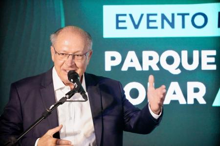 O presidente em exercício, Geraldo Alckmin, durante a inauguração do Parque Solar de Arinos, no Noroeste de Minas