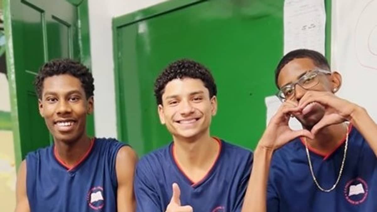 Alunos do 3º ano de escola pública de BH fazem sucesso com vídeo para arrecadar fundos