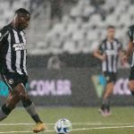 Botafogo empresta volante para time europeu de John Textor