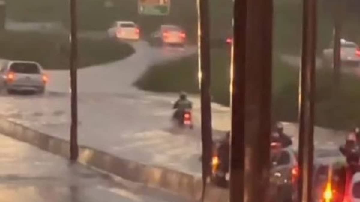 Anel Rodoviário registra alagamento e lentidão após forte chuva; carros apresentam pane mecânico