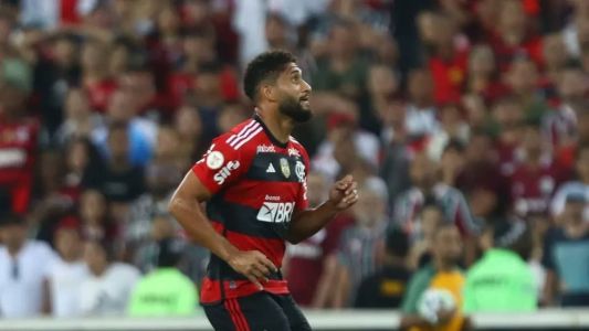 O zagueiro Pablo em ação pelo Flamengo
