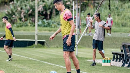 O zagueiro volta a ficar à disposição após cumprir suspensão