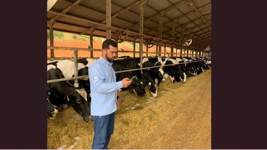 O zootecnista Hudson Bernardes conta com a ajuda de três Apps imprescindíveis no dia a dia da propriedade