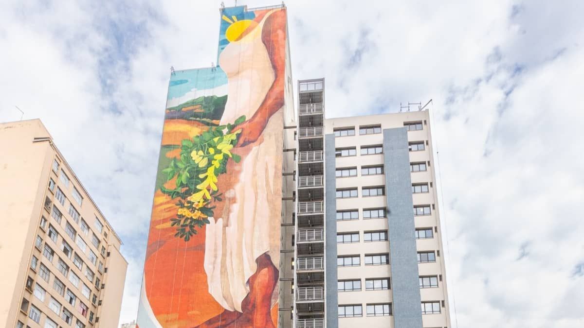 Coletivo mineiro formado por mulheres inaugura empena no Centro de BH
