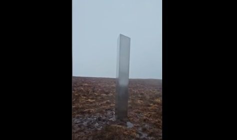 Monólito misterioso de três metros que apareceu em País de Gales se assemelha a outros vistos no mundo; entenda