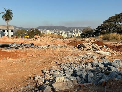 Terreno onde será erguida Escola Municipal de Ensino Infantil em área onde funcionava o Aeroporto Carlos Prates