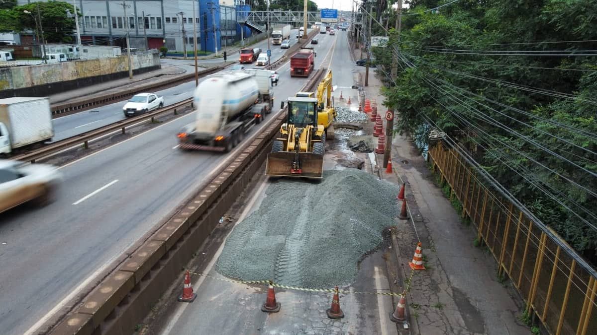48 horas após abertura de cratera, trânsito segue interditado na Av. Cardeal Eugênio Pacelli
