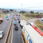 Prefeito de BH entrega ao governo Lula projeto para a construção de viaduto no Anel Rodoviário