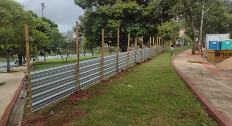 Prefeitura de BH altera valores de obras na Praça do Papa, que seguem em andamento