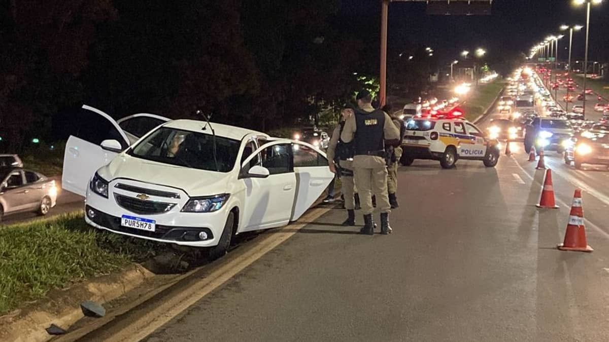 Homem reage a tentativa de assalto e mata suspeito no Anel Rodoviário, em Belo Horizonte  